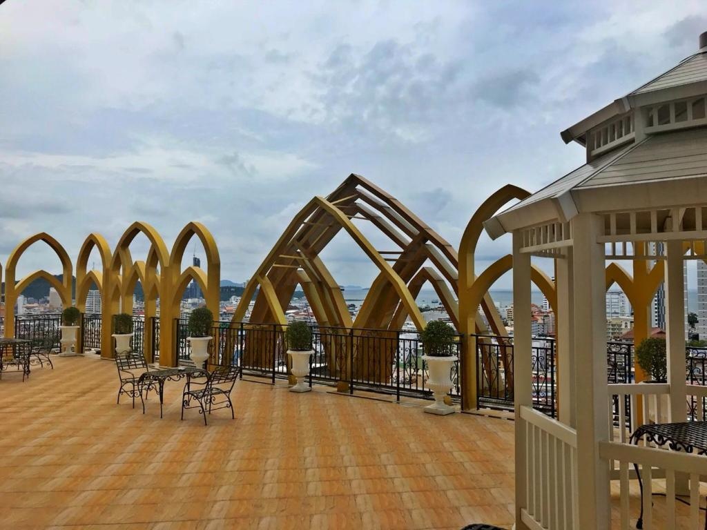 LK PresidentfacilitiesBalconyterrace2