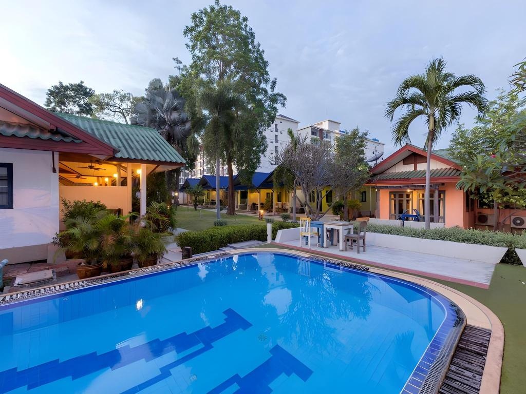 Wind Field Resort PattayafacilitiesSwimming Pool2