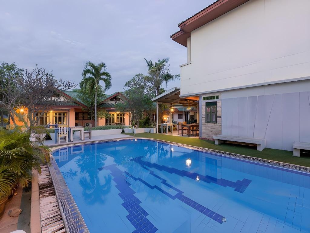 Wind Field Resort PattayafacilitiesSwimming Pool4