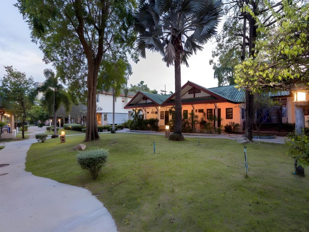 Wind Field Resort PattayapropertyviewsExterior View2