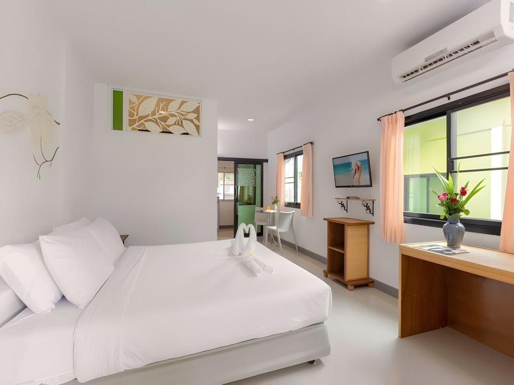 Wind Field Resort PattayaroomsDeluxe1