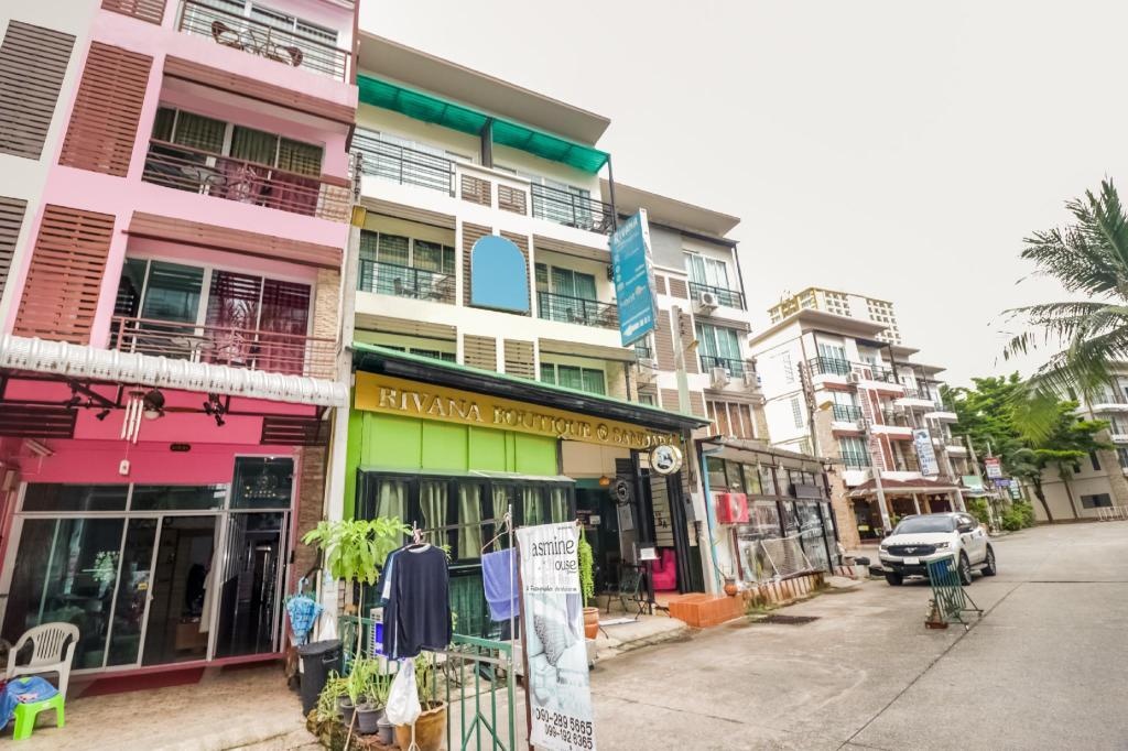 OYO 146 Rivana Boutique By SandarapropertyviewsExterior View1