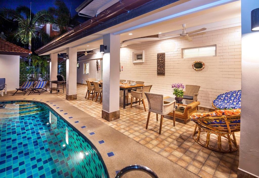 Villa Waree Just 5 Minutes From The City And BeachfacilitiesBalconyterrace2