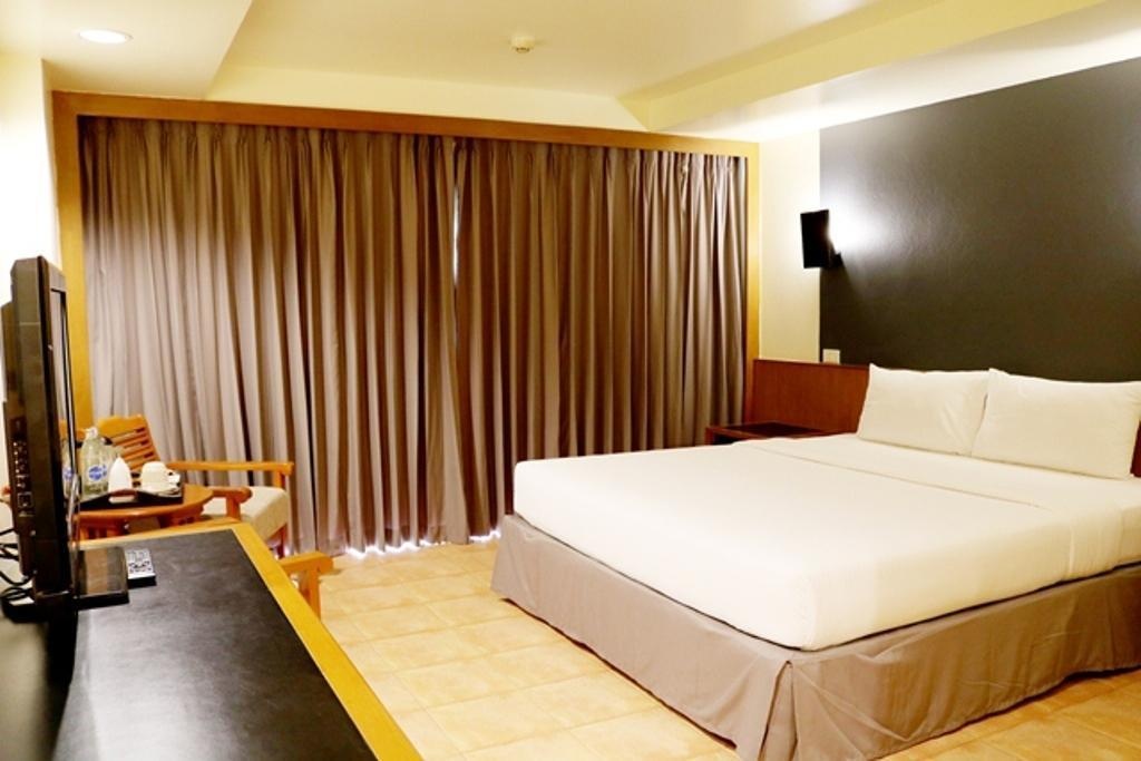 Sunshine Hotel ResidencesroomsSeaview22