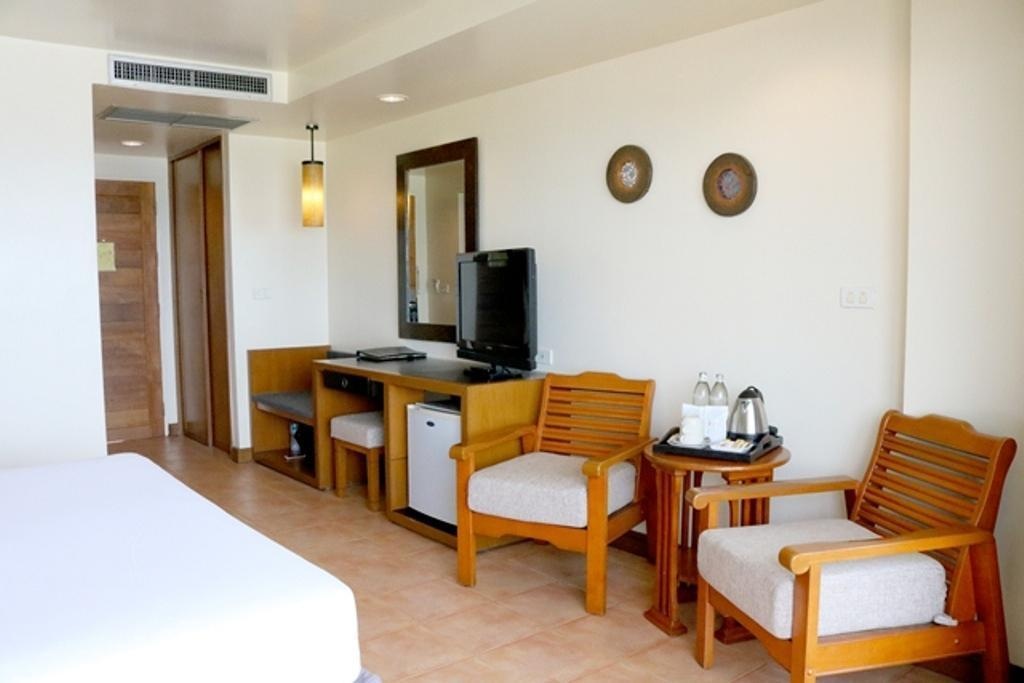 Sunshine Hotel ResidencesroomsSeaview26