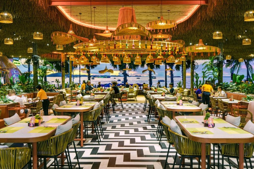 A One The Royal Cruise Hotel PattayadiningRestaurant10