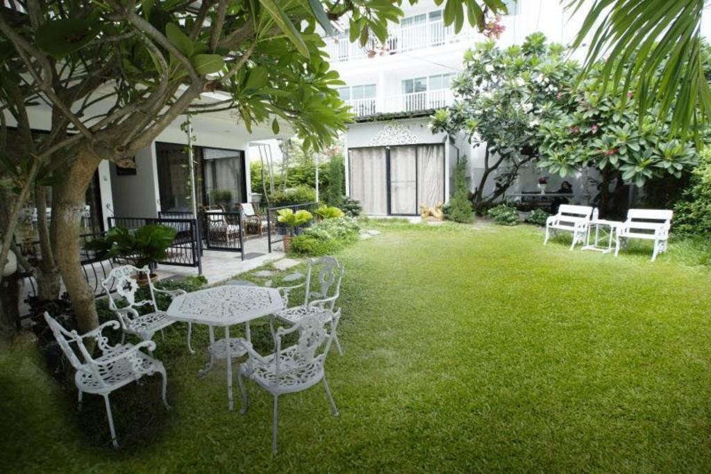 Wongamat VillafacilitiesGarden1