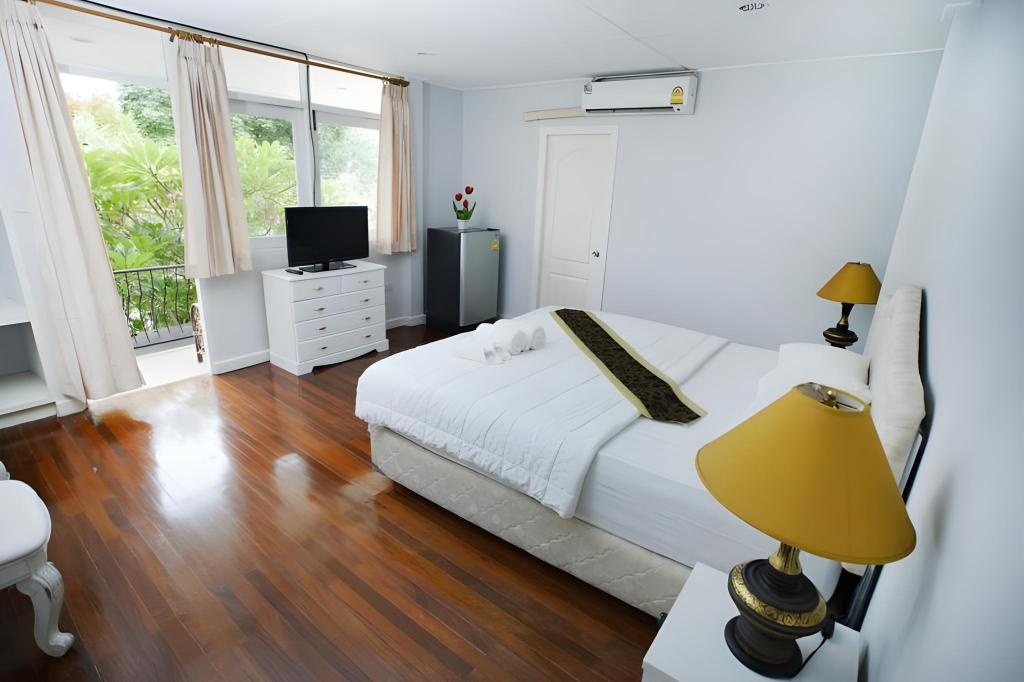 Wongamat VillaroomsGarden View Room With Balcony2