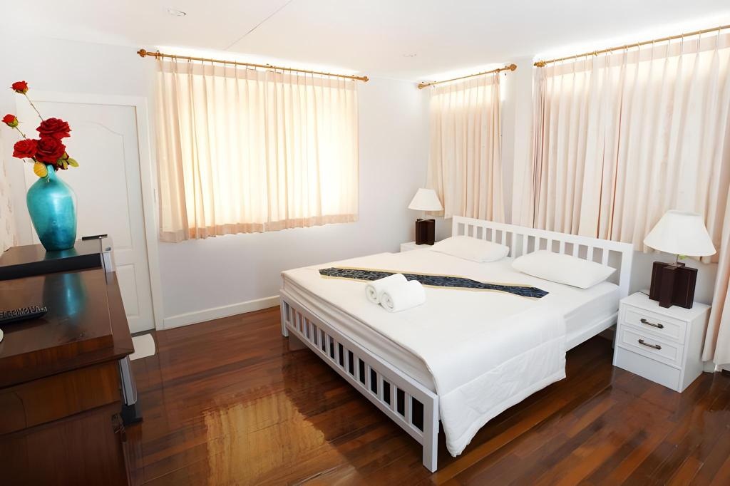 Wongamat VillaroomsStandard Room With Balcony5
