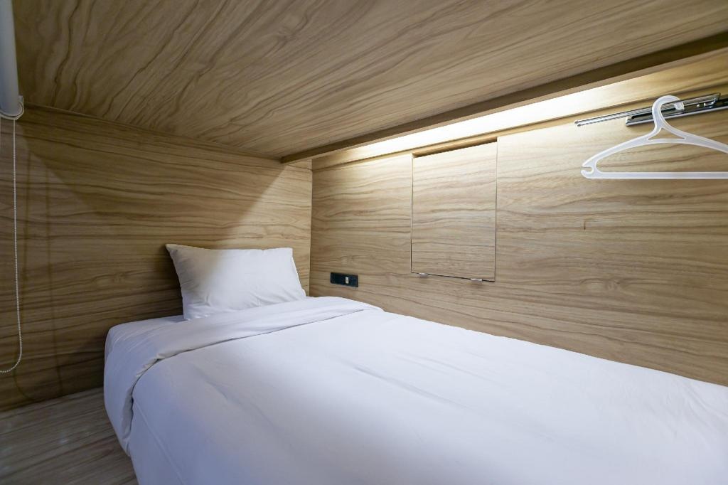 The Bedroom Hostel PattayaroomsDormitory Room Female Only Room Plan5
