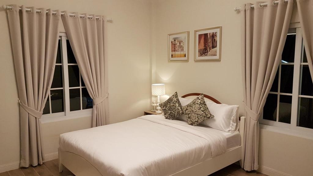 Vanida Antique HomeroomsPool Villa1