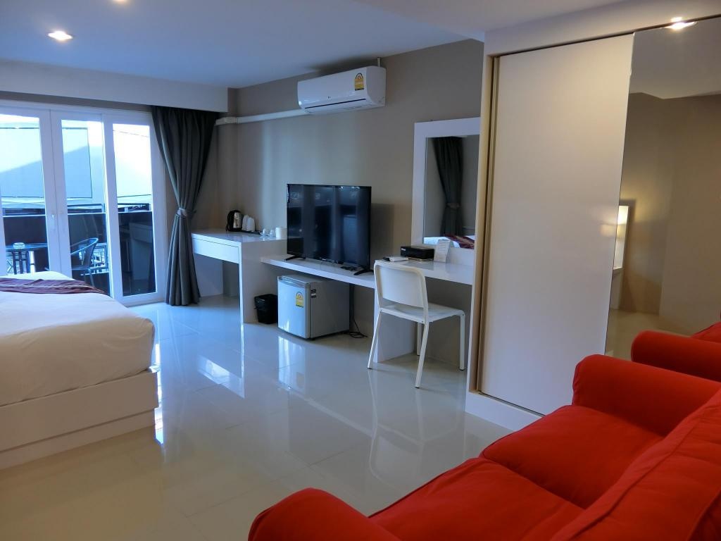 Crystal Suites PattayaroomsDeluxe Room A2