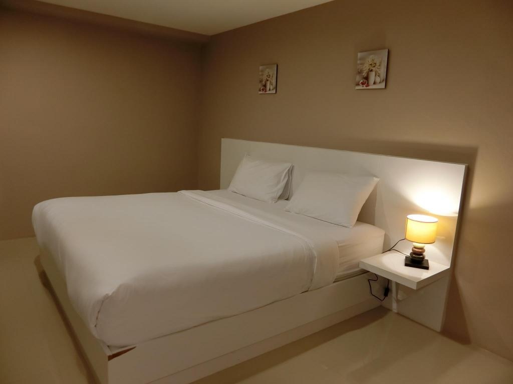 Crystal Suites PattayaroomsSuite Guestroom6