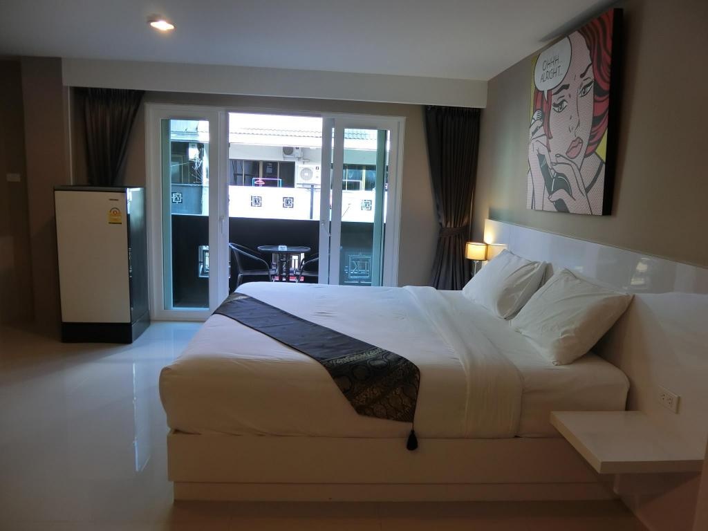 Crystal Suites Pattayaroomsrooms Image 11