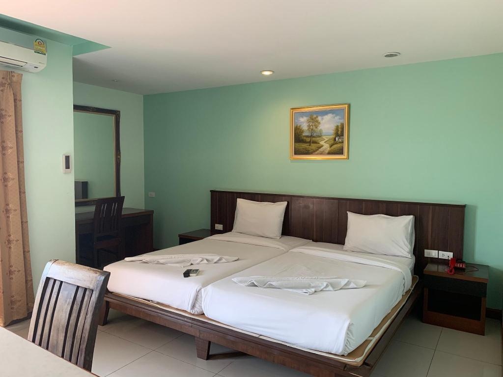 Siam Platinum PattayaroomsSuperior 2 Single Beds Bed12
