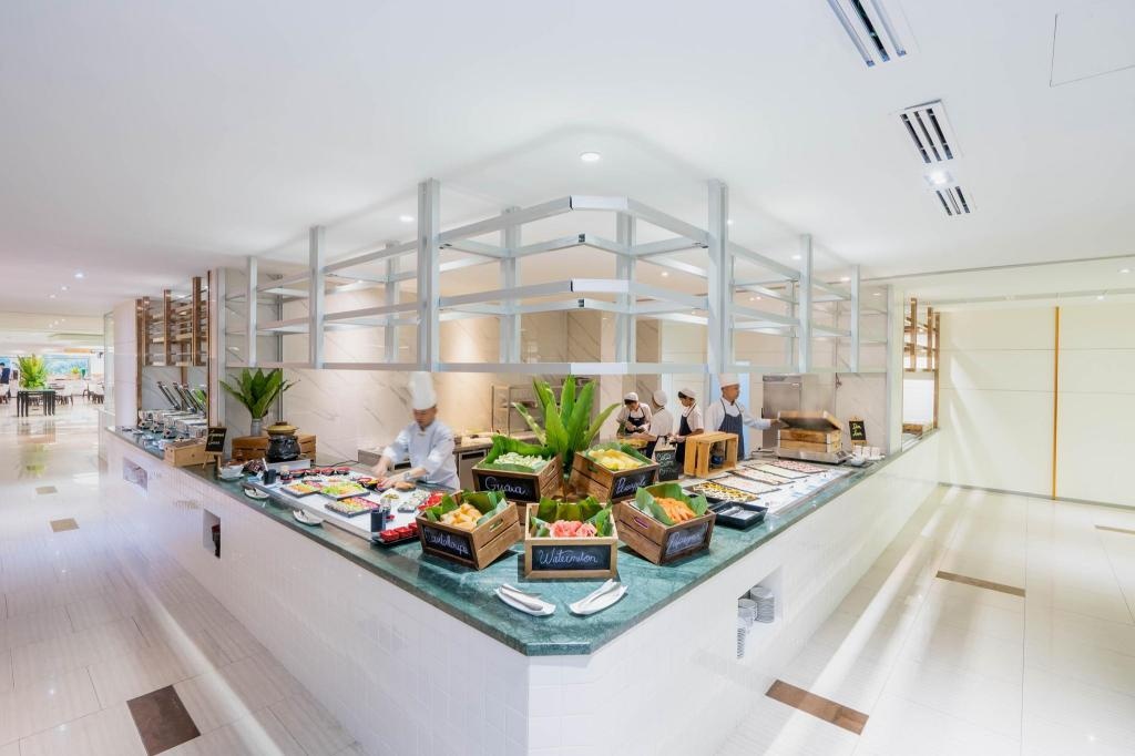A One Pattaya Beach Resortdiningdining Image 11