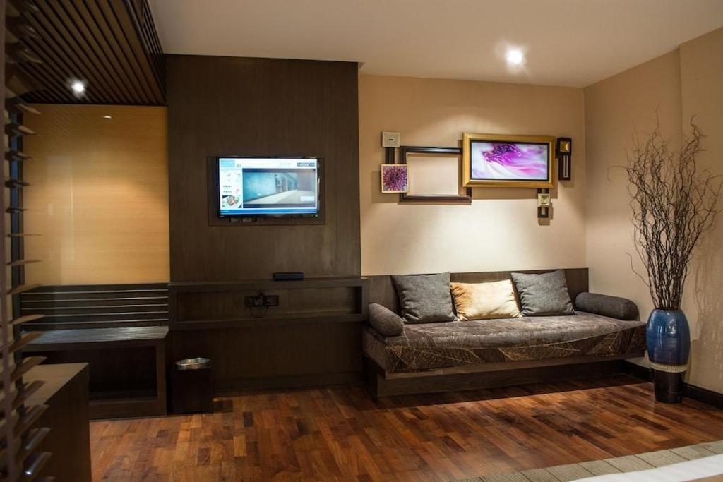 A One Pattaya Beach Resortroomsrooms Image 1616