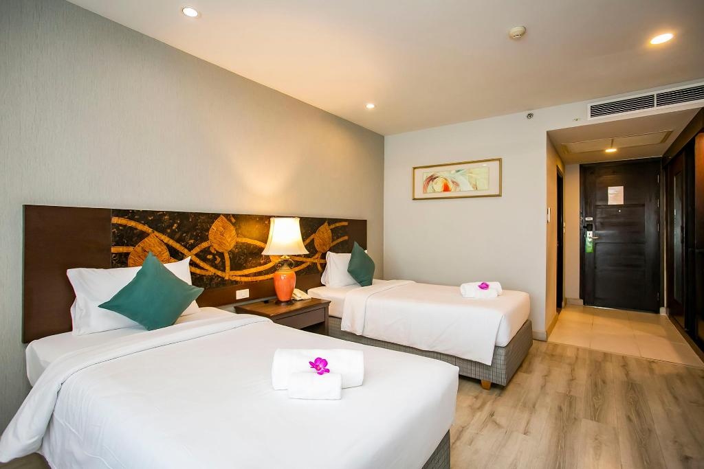 Empress Pattaya HotelroomsDeluxe Twin Bed Bedroom7