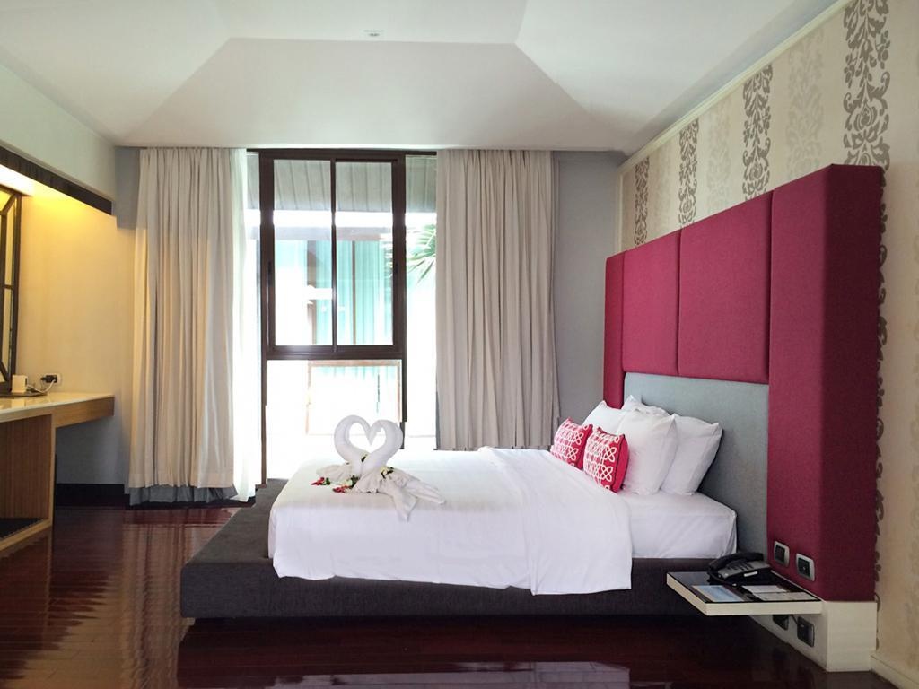 Z Through By The Zign HotelroomsKing Deluxe Pool View11