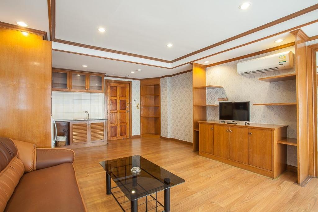 Hillton Holiday Central PattayaroomsVIP Suite Room7