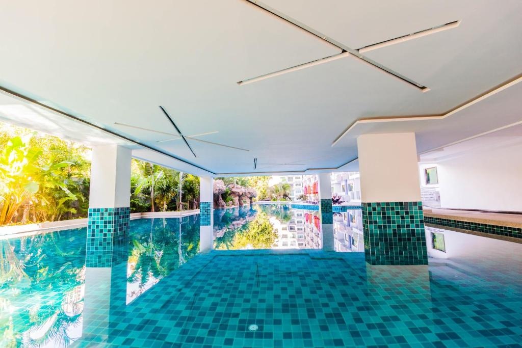 Club Royal Wongamat By Pattaya Sunny RentalsfacilitiesSwimming Pool20