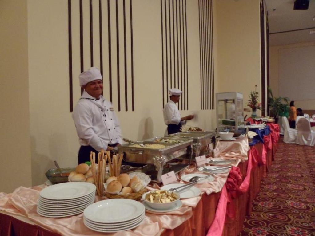 Suncity Hotel Pattaya  Dining  Buffet 1