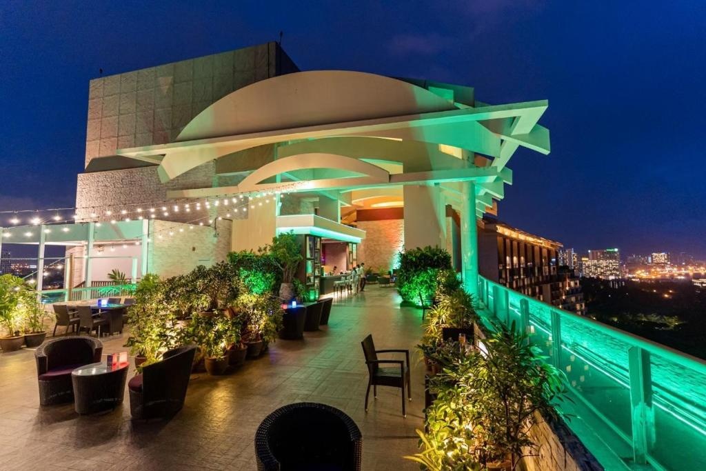 Centara Grand Mirage Beach Resort PattayafacilitiesBarlounge5