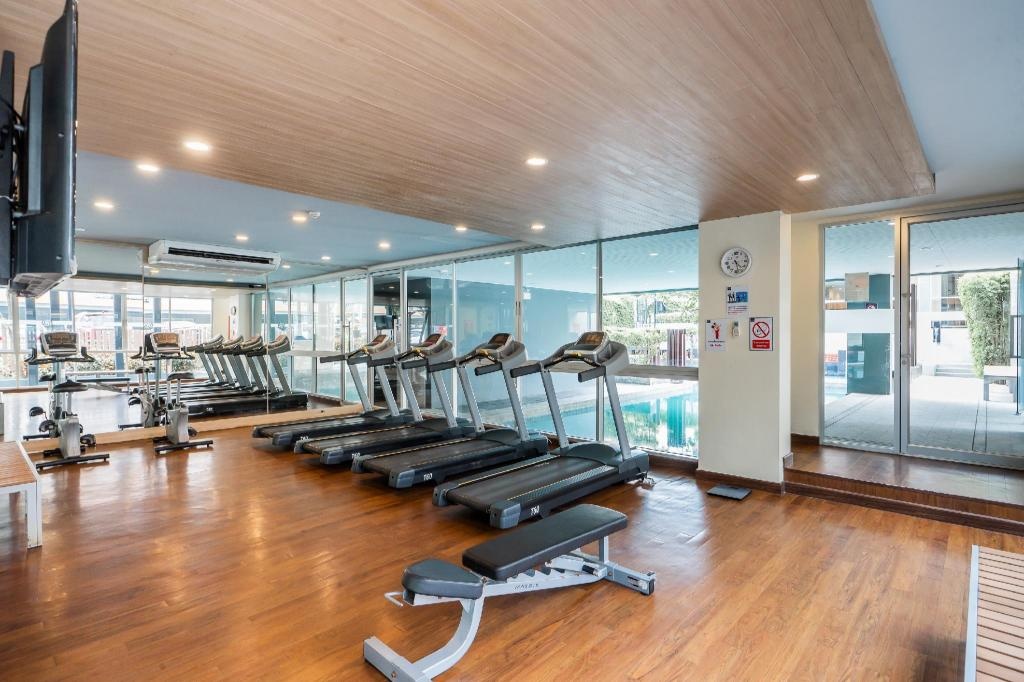 The Grass Serviced Suites By At MindfacilitiesFitness Center37