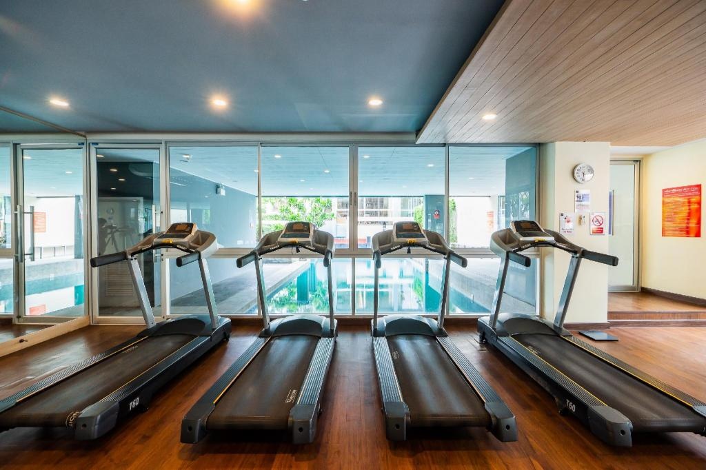 The Grass Serviced Suites By At MindfacilitiesFitness Center42