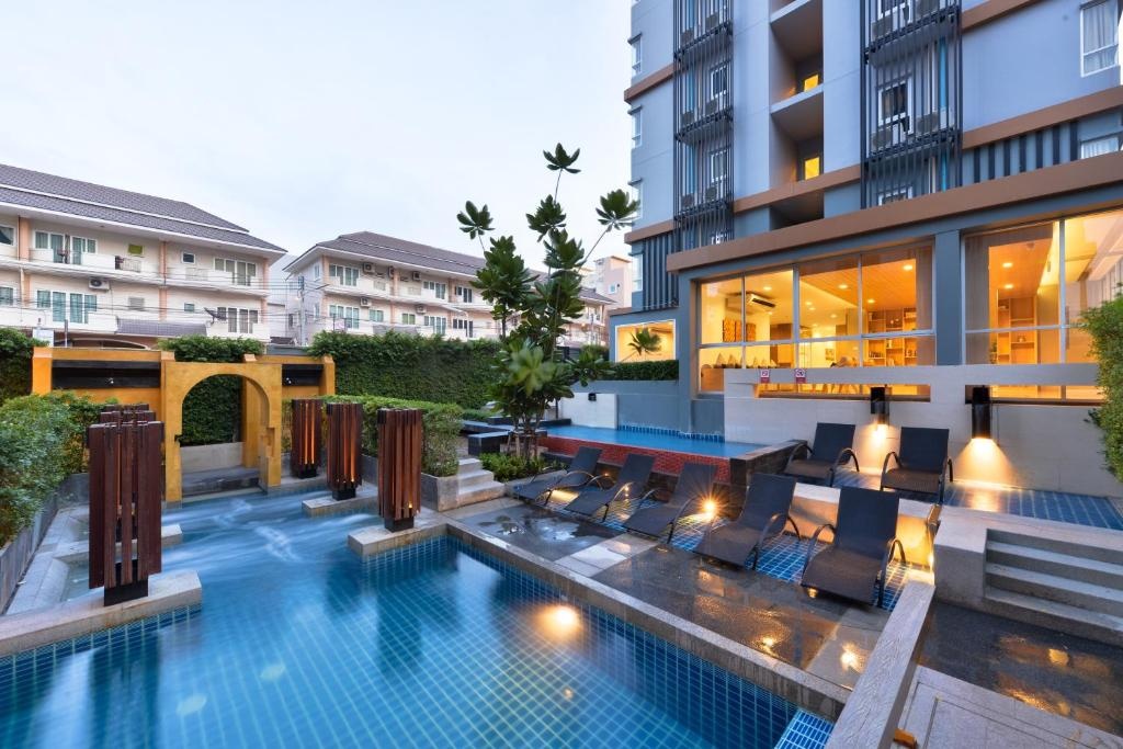 The Grass Serviced Suites By At MindfacilitiesSwimming Pool6