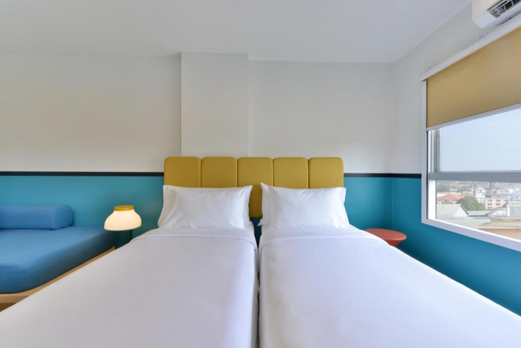 The Grass Serviced Suites By At MindroomsDeluxe Room Bed20
