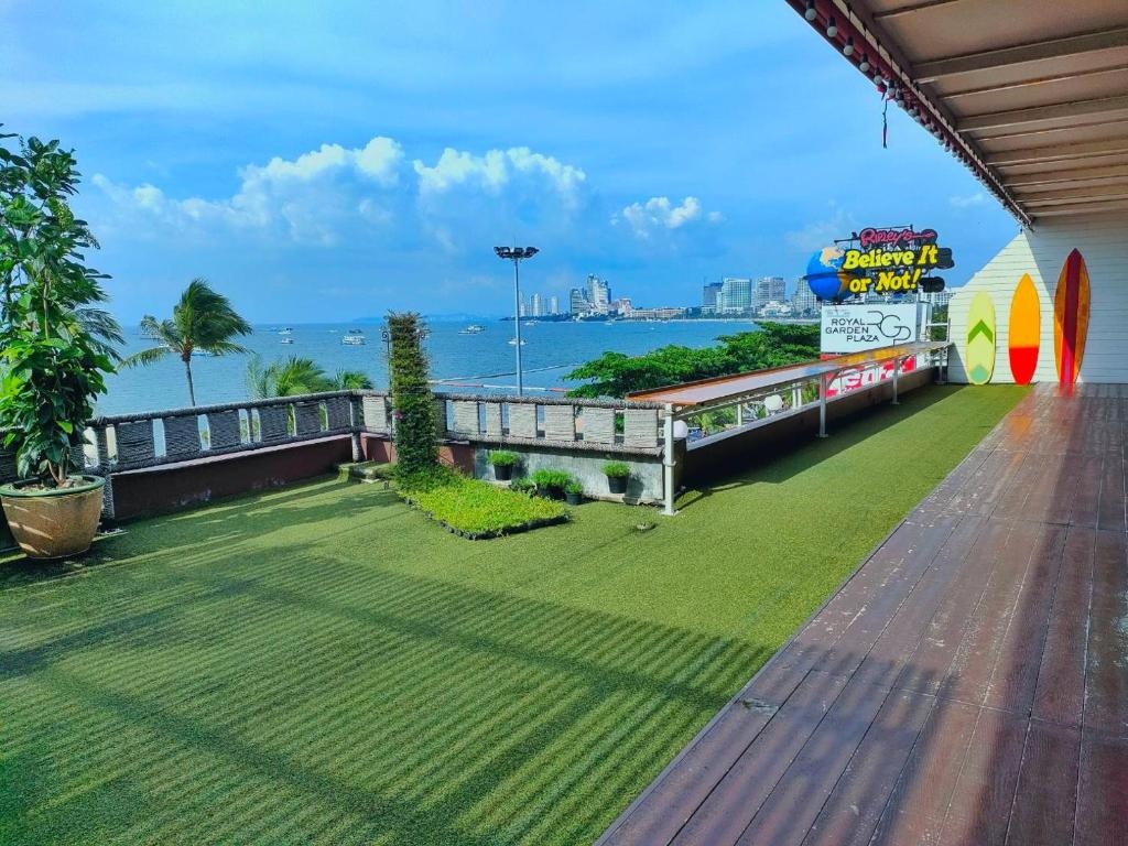 Baywalk ResidencediningRestaurant6