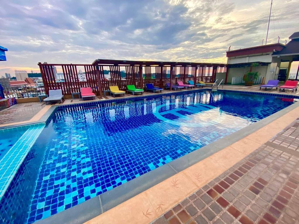 Baywalk ResidencefacilitiesSwimming Pool Outdoor7