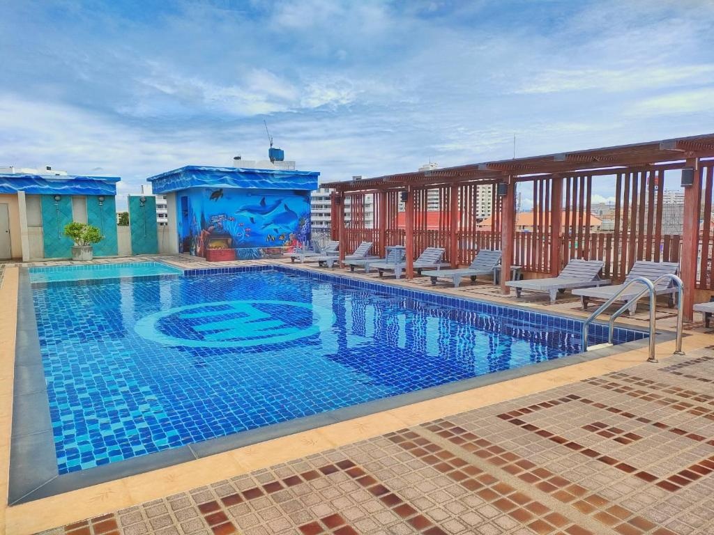 Baywalk ResidencefacilitiesSwimming Pool8