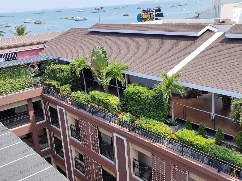 Baywalk ResidencepropertyviewsExterior View5