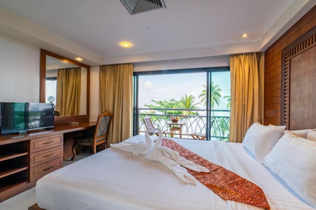Baywalk ResidenceroomsMini Suite Sea View Bed11