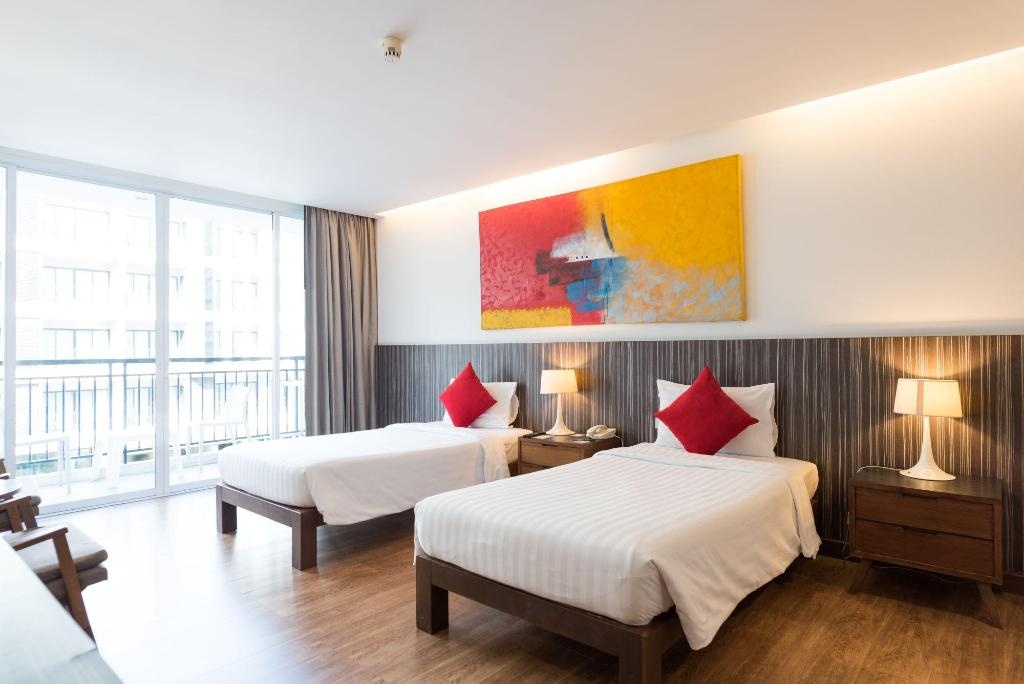 Hotel J PattayaroomsDeluxe City View Twin Bed18