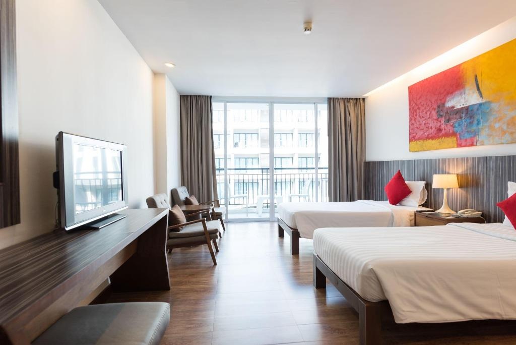 Hotel J PattayaroomsDeluxe City View Twin Room Plan17
