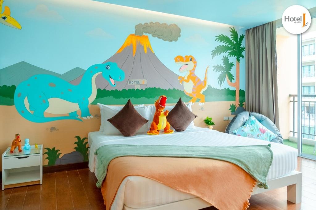 Hotel J PattayaroomsDinosaur Themed Family Twin Room Bed85