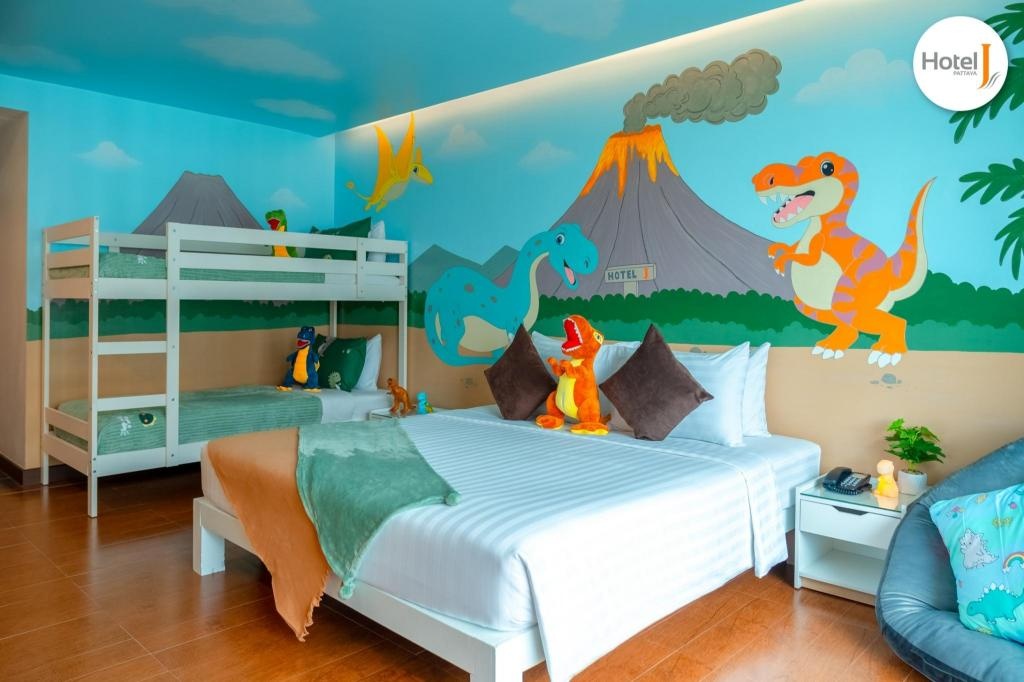 Hotel J PattayaroomsDinosaur Themed Family Twin Room Bedroom83