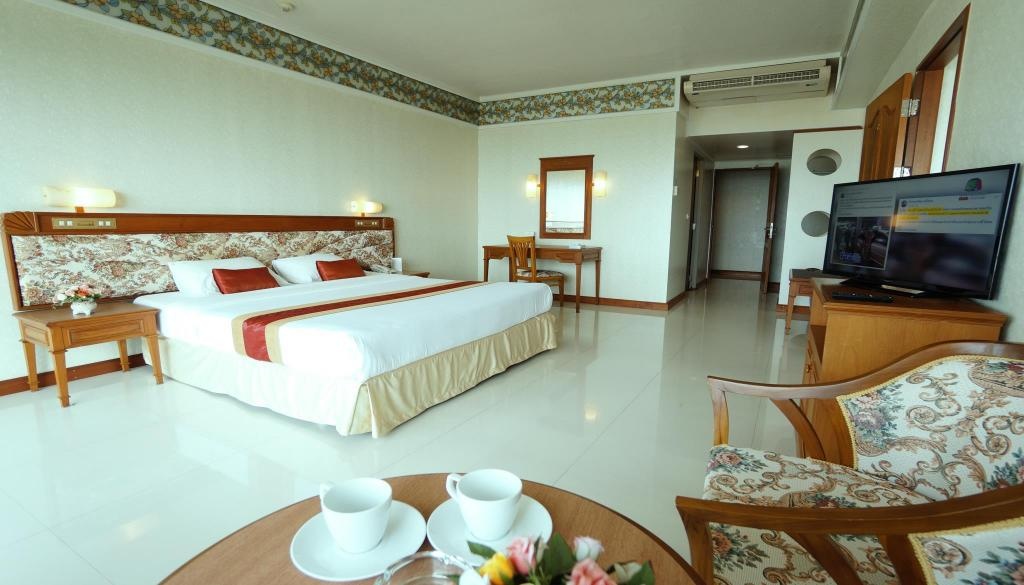 Pattaya Park Beach ResortroomsFamily Suite Sea View With Balcony Bed3
