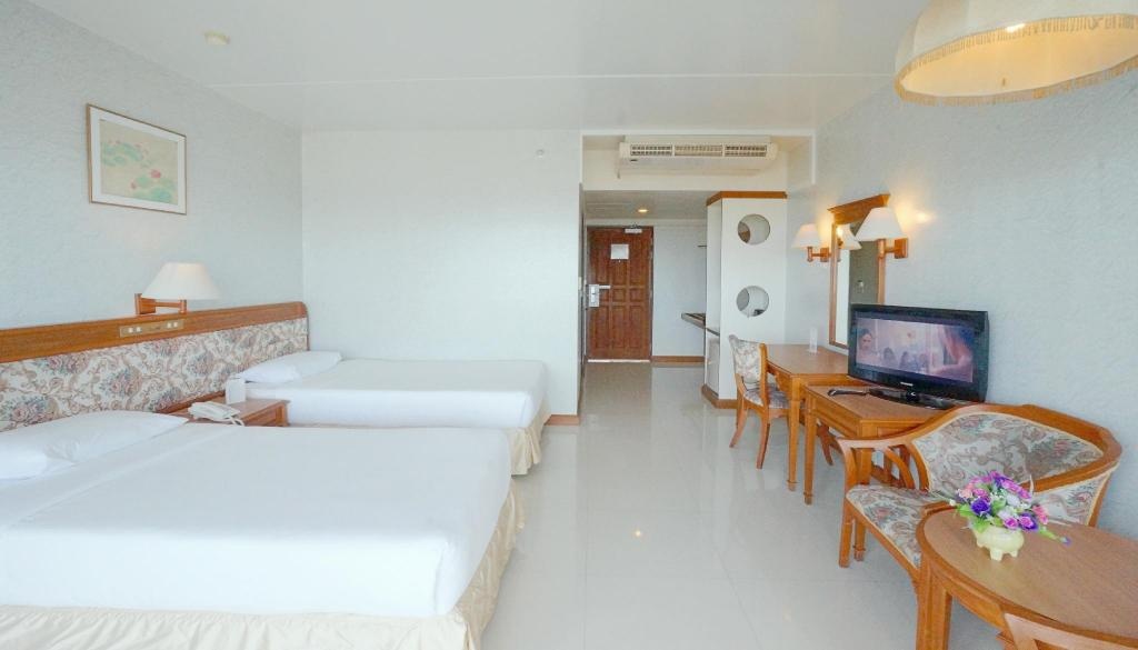 Pattaya Park Beach ResortroomsStandard Twin Bed Guestroom25