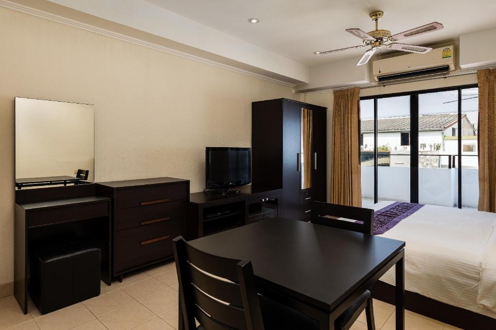 The Classroom HotelroomsDeluxe Apartment With Terrace Non Smoking Room Plan4