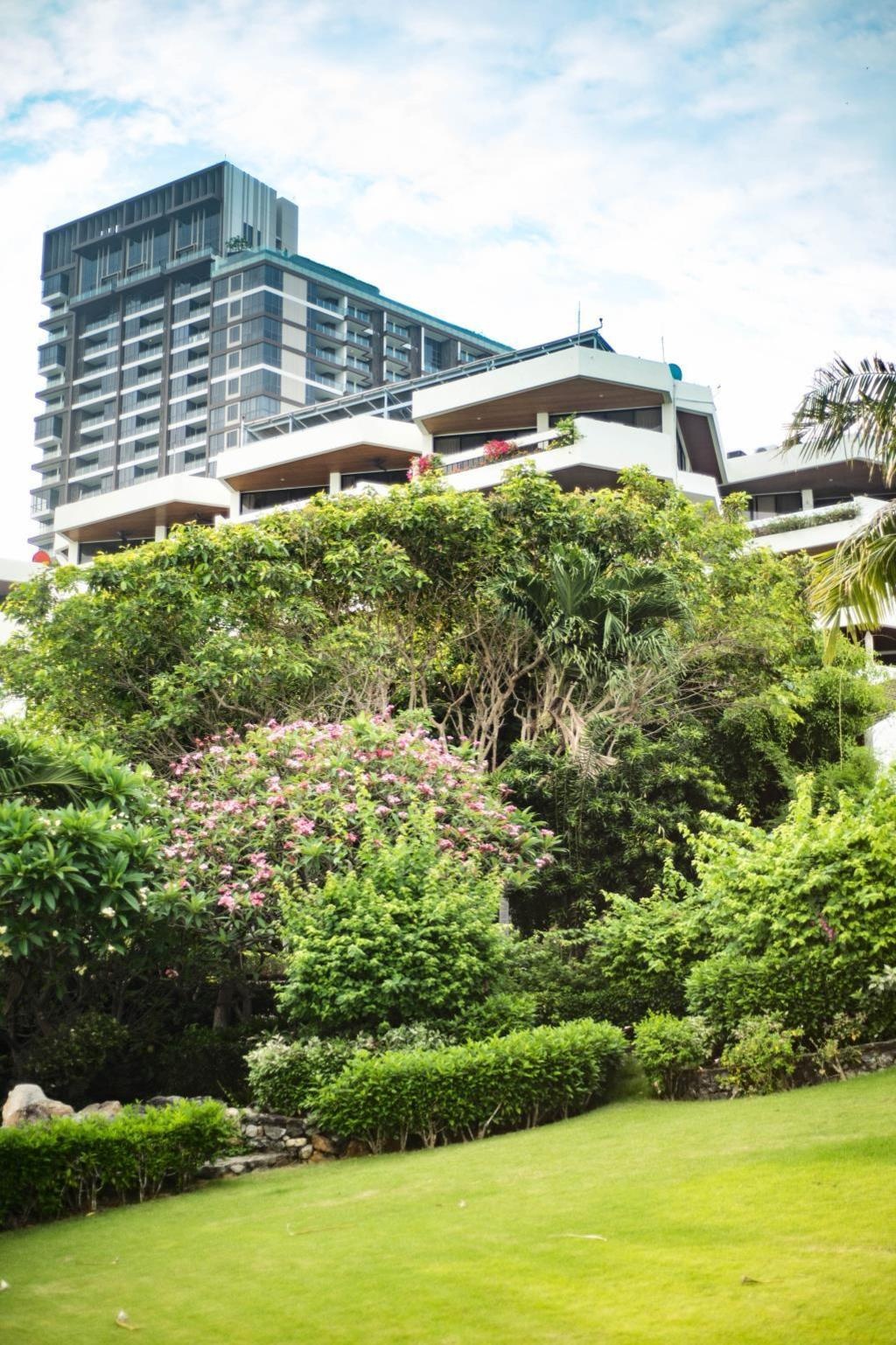 Luxury Beachfront Large SuitepropertyviewsExterior View7