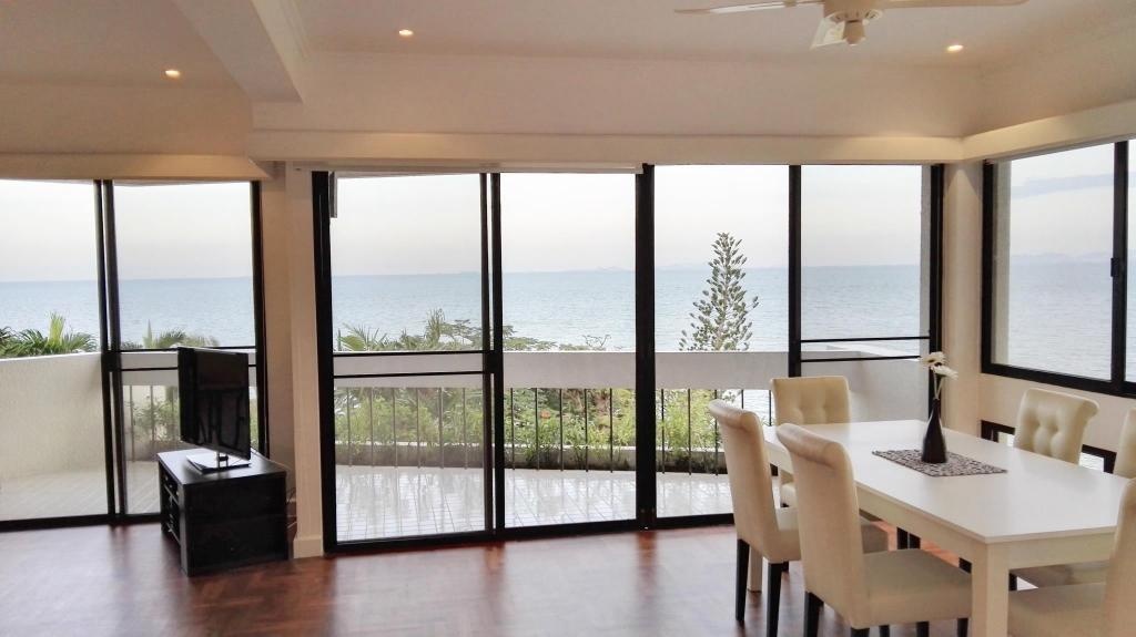 Luxury Beachfront Large SuitepropertyviewsInterior View10