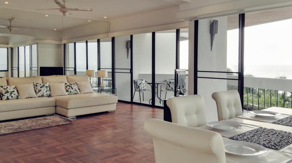 Luxury Beachfront Large SuitepropertyviewsInterior View4