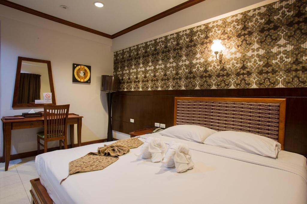Inn HouseroomsDeluxe Room Bedroom1