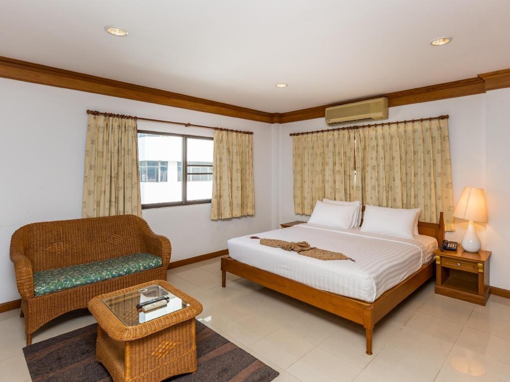 Inn HouseroomsPenthouse Suite Bedroom6