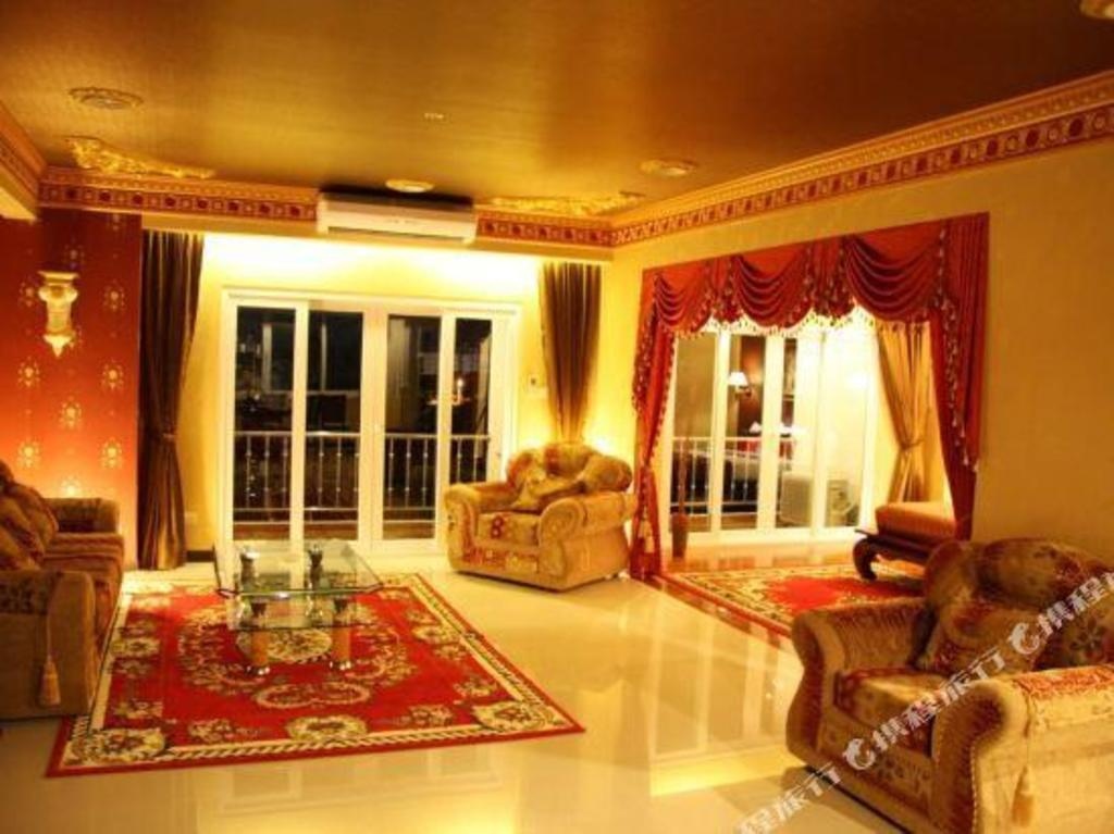 Rita Resort And Residence PattayaroomsVIP Room5