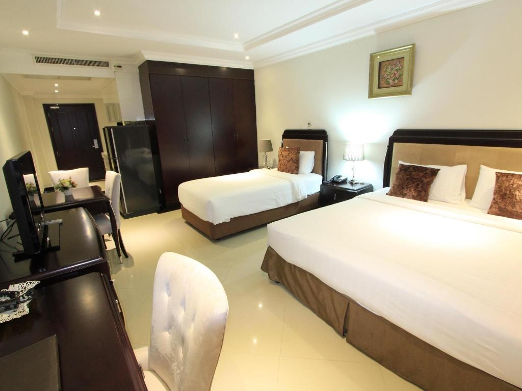 LK Legend HotelroomsStudio Triple3